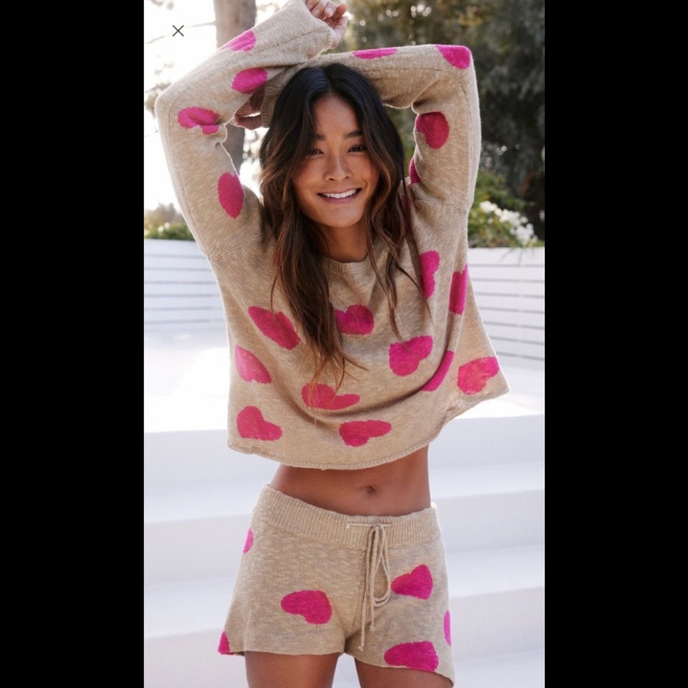 BNWT Beach Riot Sandy Hearts XS sweater/shorts set
